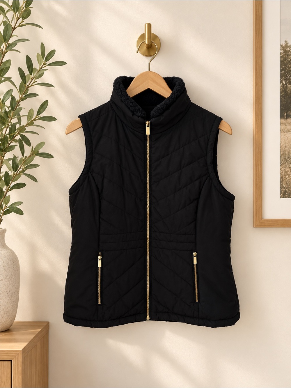 Calvin Klein Women’s Black Quilted Vest Faux Fur Collar Gold Hardware Size L
